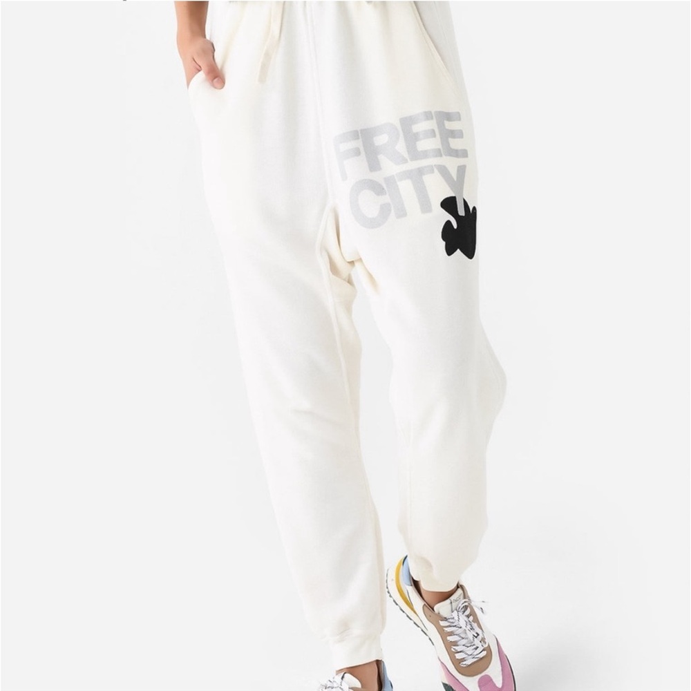 ♥️… FreeCity Ivory Joggers